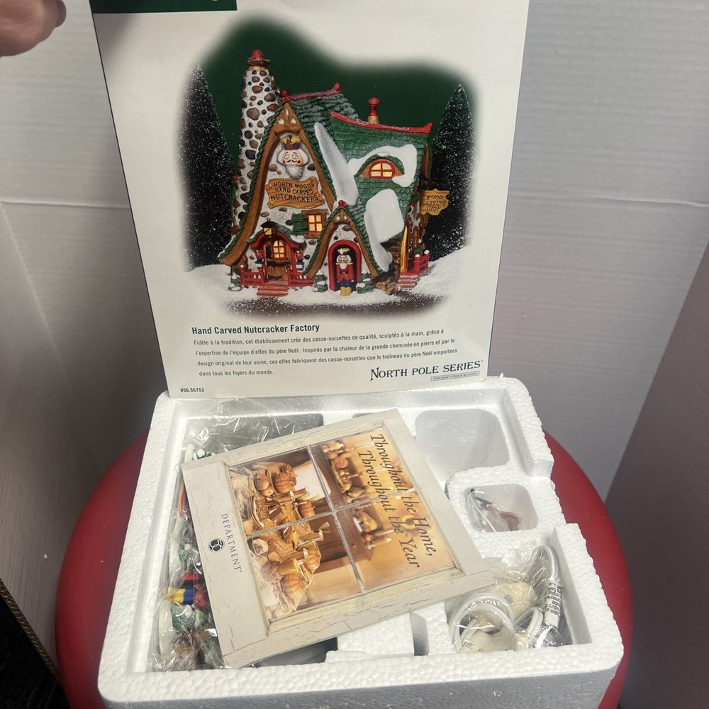 2002 Department 56 HAND CARVED NUTCRACKER FACTORY North Pole Series 56.56743 New
